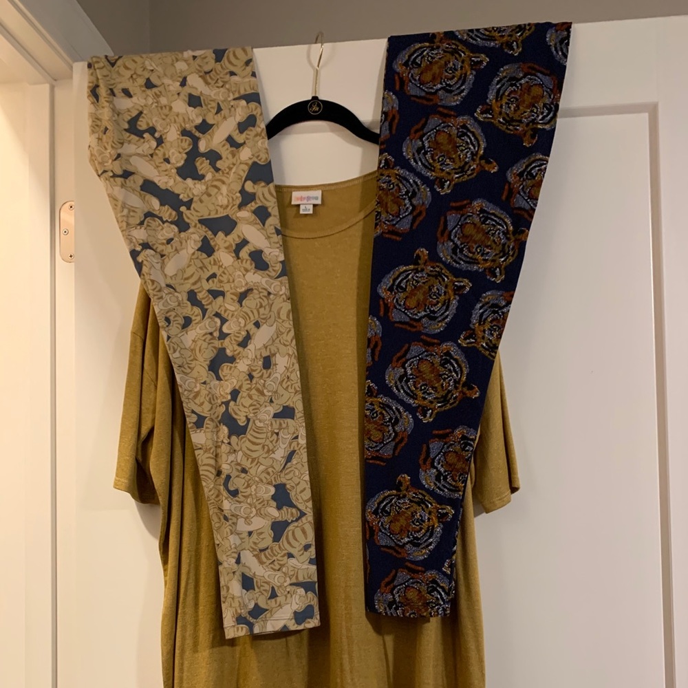 LuLaRoe Gold Shirt & 2 pairs of Leggings!!